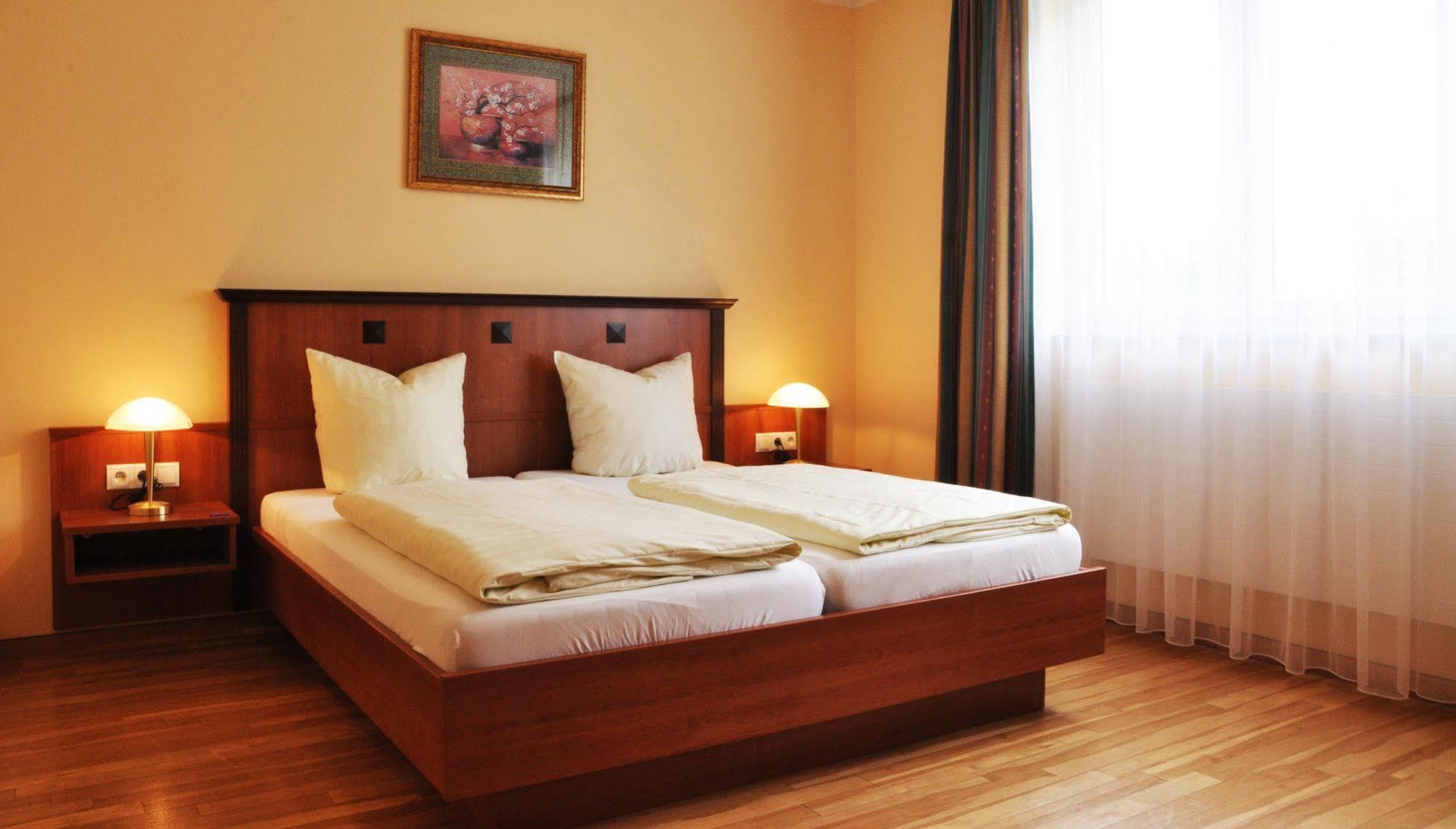 Hotel Hallertau Вольнцах Екстер'єр фото